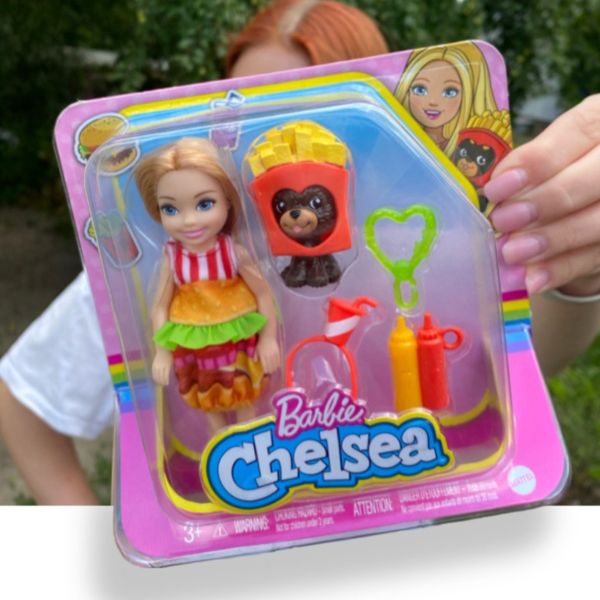 Кукла Барби Челси в костюме Бургера Barbie Club Chelsea Dress-Up Doll in Burger Costume GRP69 КБ0085 фото