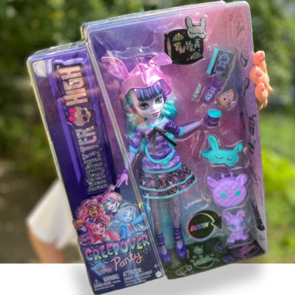 Лялька Монстер Хай Твайла Піжамна вечірка з вихованцем Monster High Creepover Party Twyla Doll HLP87 КМ0007 фото