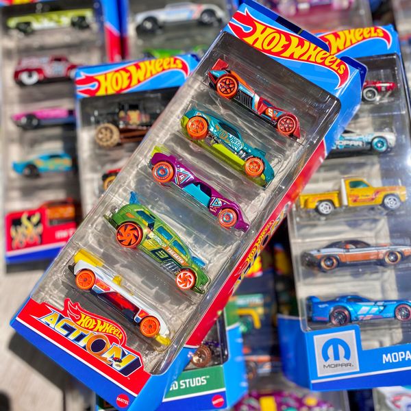 Хот Вілс Набір базових метал машинок Hot Wheels 5-Car Pack of 1:64 Scale Vehicles 1806 ХВ0014 фото